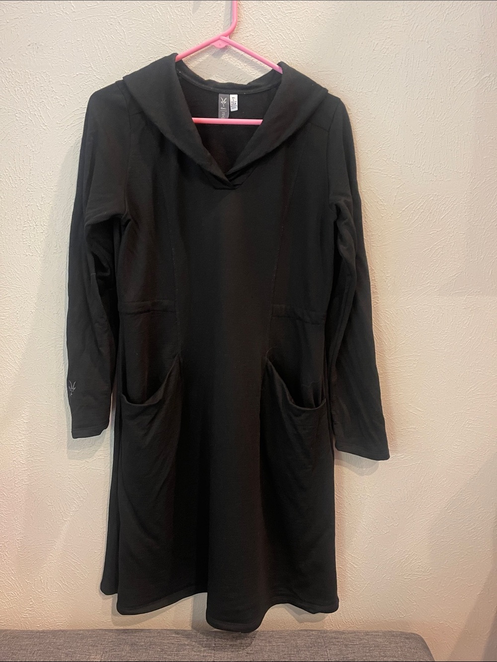 Ibex Black Long-Sleeve Dress with Pockets. Shawl collar. Drawstring waist. Sz L